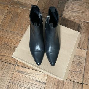 Leather boots size 9 Black NEW